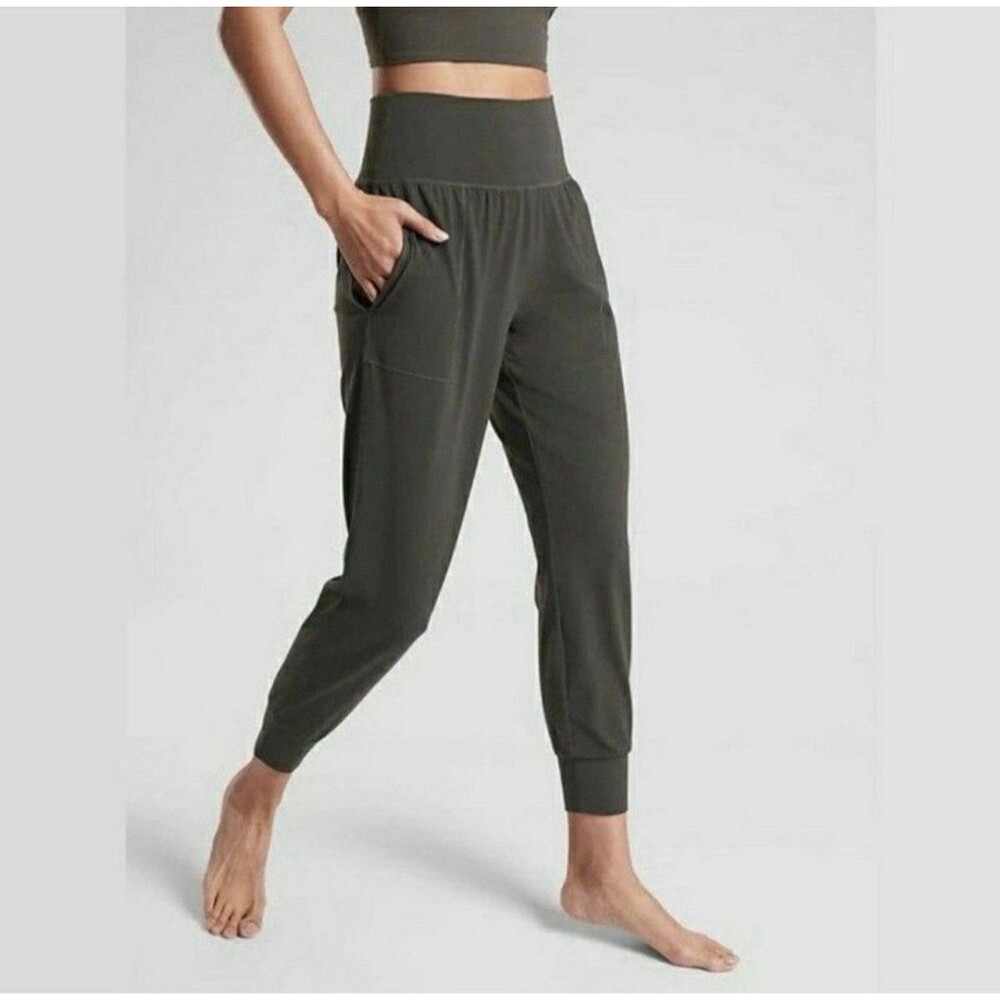Athleta Salutation Cruise High Rise Jogger Powervita Green Size Medium M EUC